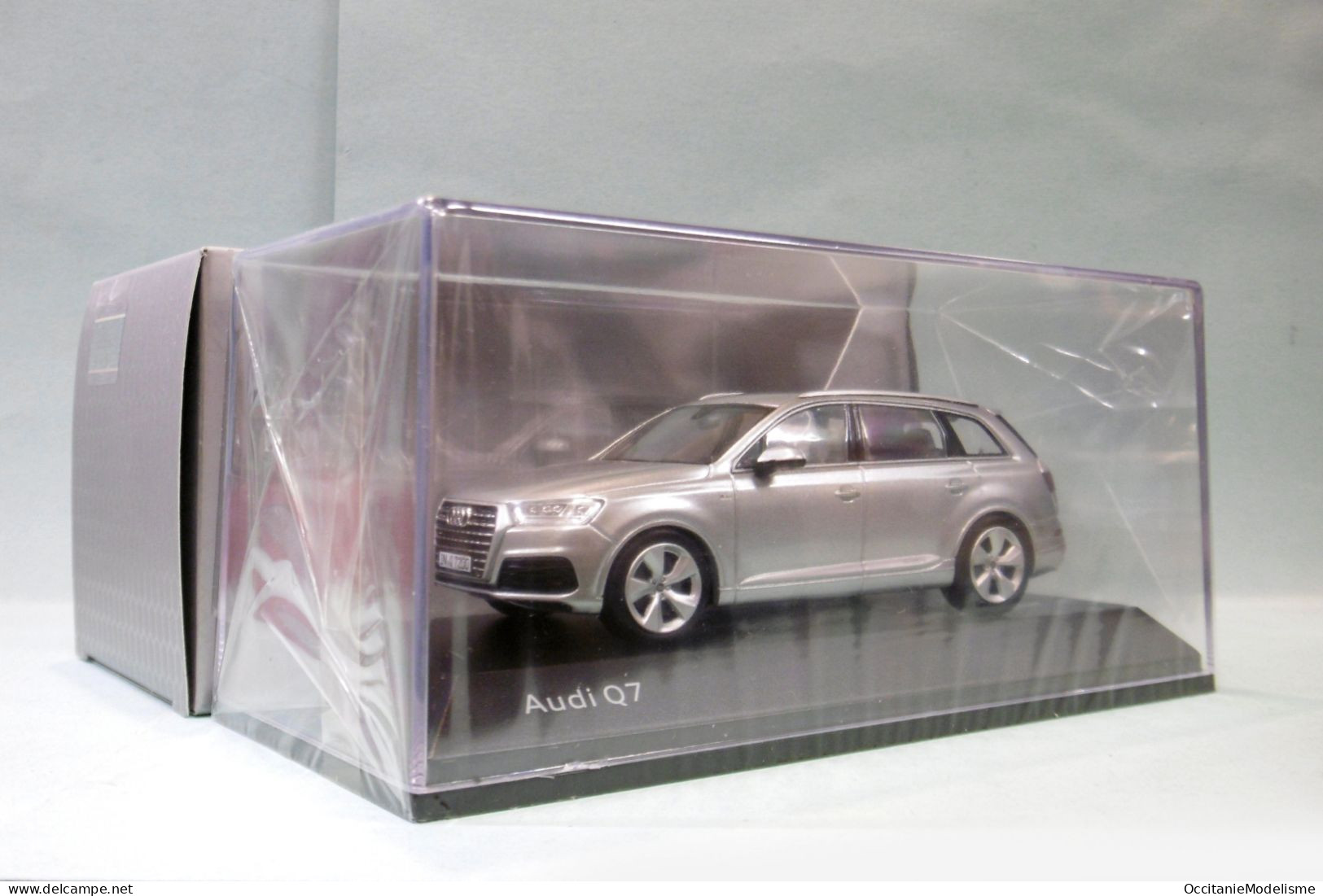 Spark - AUDI Q7 Gris Métallisé Neuf NBO 1/43 - Spark