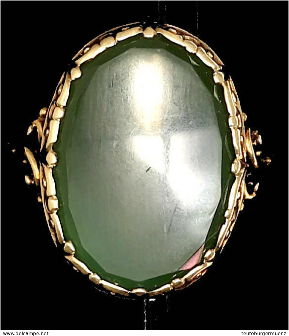 Damenring Gelbgold 585/1000 Mit Großem, Ovalem Grünem Stein (Jade?). Ringgröße 17; 5,92 G - Otros & Sin Clasificación