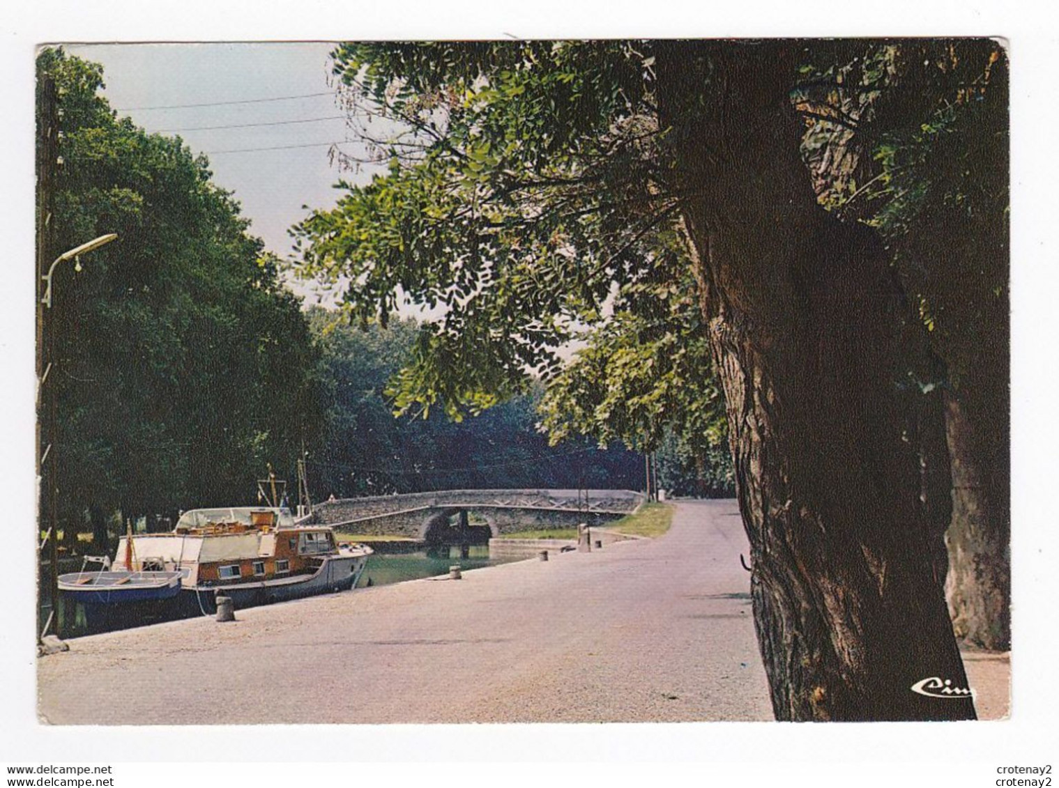 34 CAPESTANG Le Canal Du Midi Le Pont De Pierre Bateau VOIR DOS Et Flamme De La Féria De Béziers En 1977 - Capestang