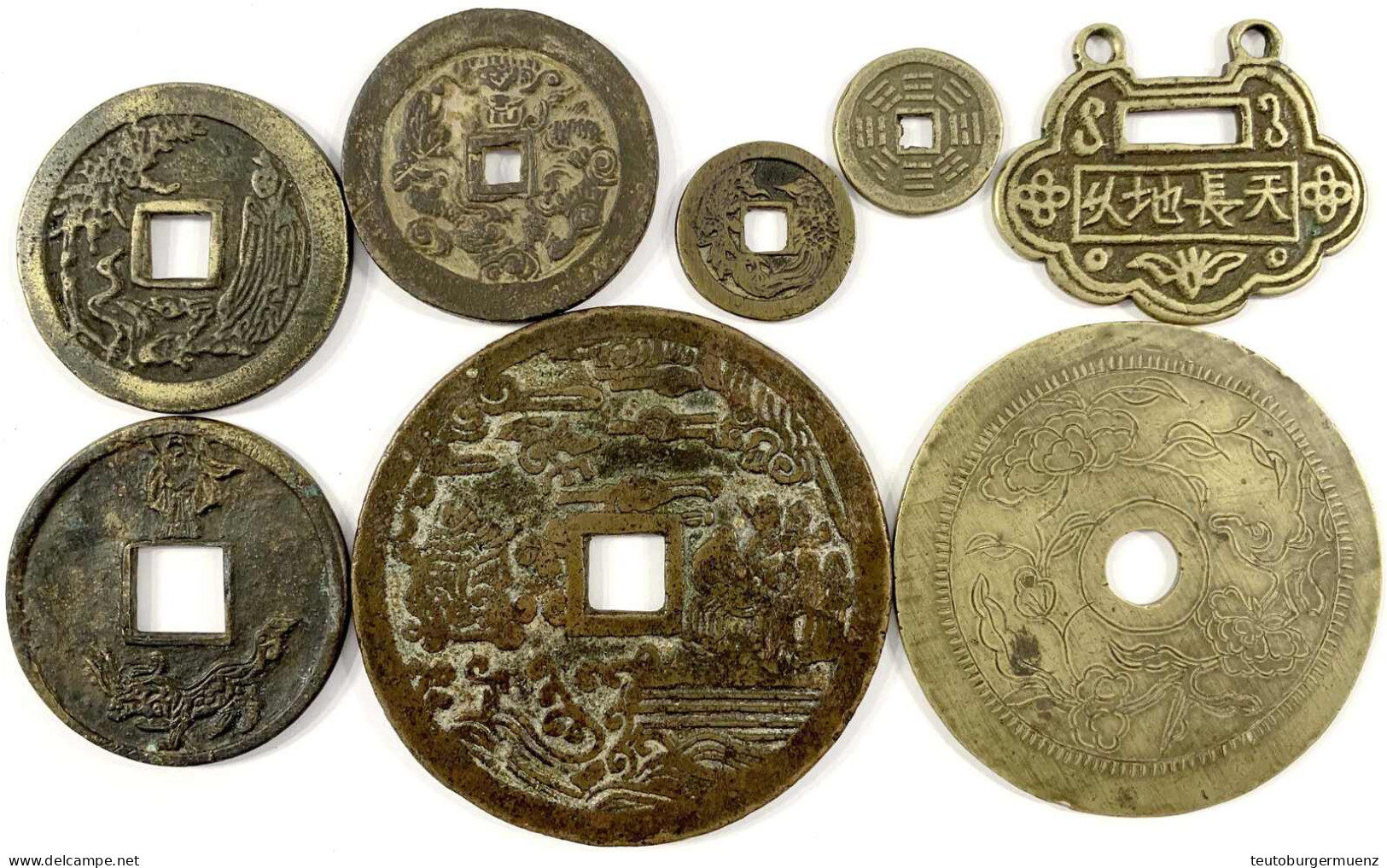 8 Div. Bronzegussamulette, U.a. Ein Großes Rundamulett Mit Siegelschrift, Zheng De, Ein Wolkenschloss, Ein Graviertes Ex - China