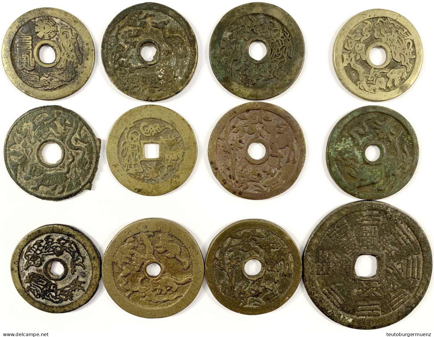 12 Div. Bronzeguss-Rundamulette Der Qing-Zeit, Meist 19. Jh. 43 Bis 64 Mm. Meist Sehr Schön. Grundmann 387, 393, 410, 59 - Chine