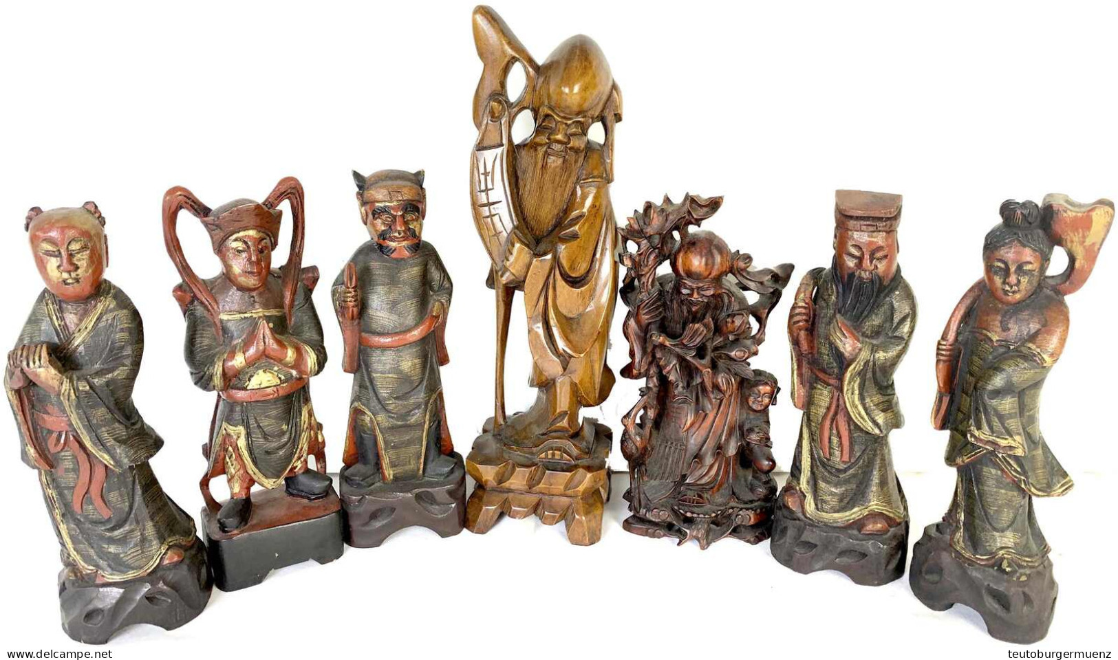 7 Holzfiguren: 2 Versch. Darstellungen Der Gottheit Lu (Höhe 35,5 Und 25 Cm), Gruppe Von 5 Zusammengehörigen, Farbig Gef - Chine