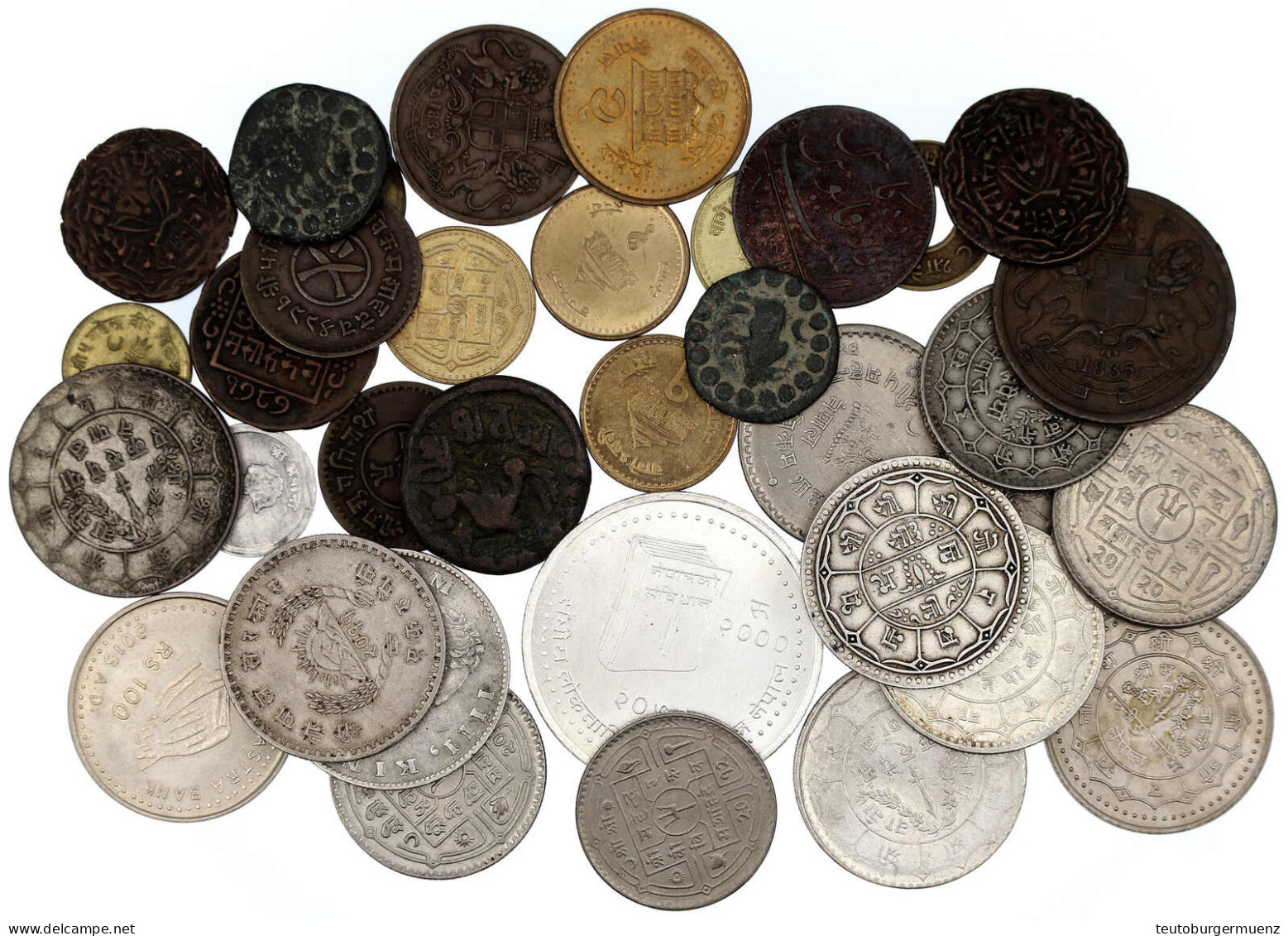 37 Münzen: 33 X Nepal Vom 5. Bis 21. Jh., Auch Etwas Silber, Dazu Brit. Indien Des 19. Jh. Unterschiedlich Erhalten - Nepal