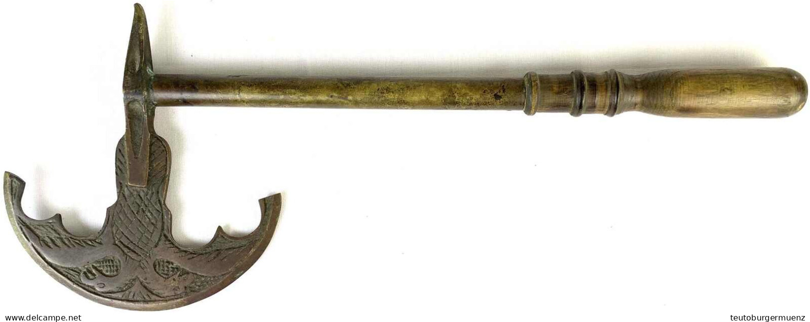 Deko-Axt, Bronze, Im Stil Der Seldschuken, Jedoch 20. Jh. Länge 48 Cm - Blankwaffen