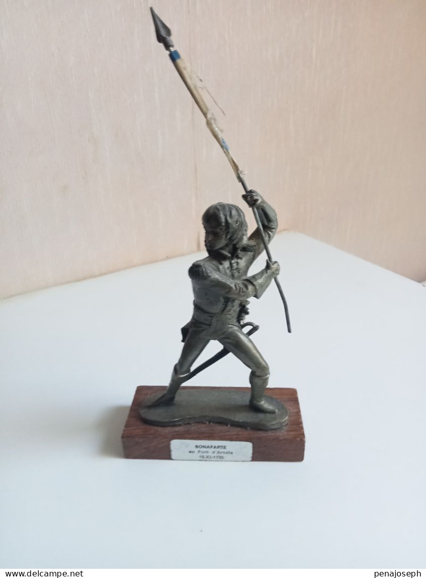 Statuette En Etain Bonaparte Au Pont D'arcole - Art Nouveau / Art Déco