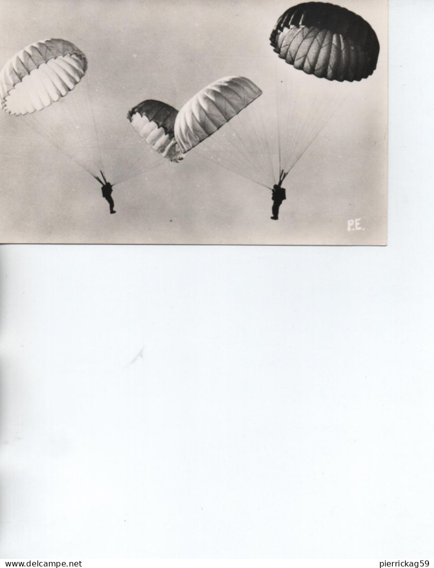 FRANCE PARACHUTISTES - Parachutting