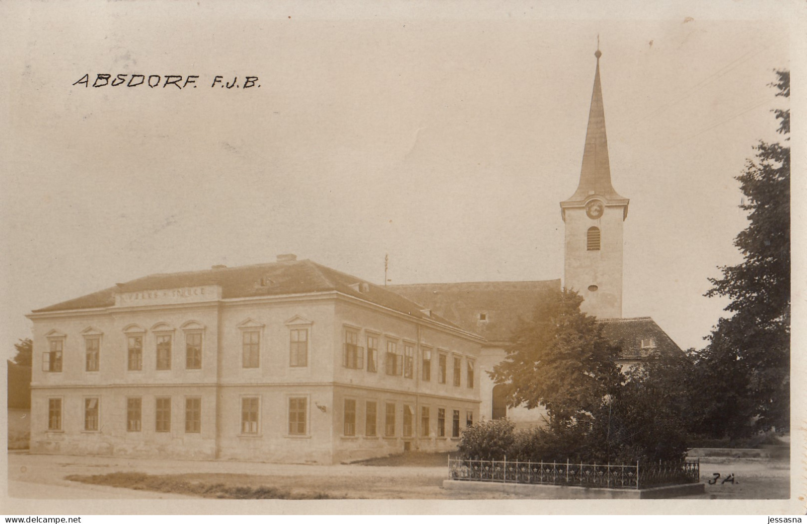 AK - ABSDORF A/d Franz-Josefs-Bahn - Volksschule Und Pfarrkirche 1930 - Tulln