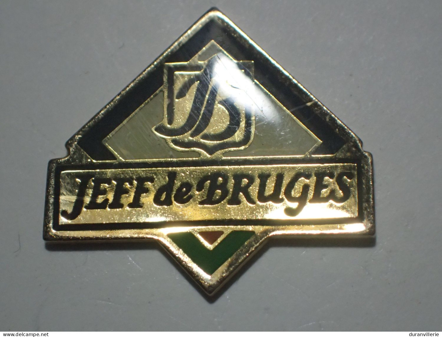 Pin's CHOCOLATS JEFF DE BRUGES - Judo