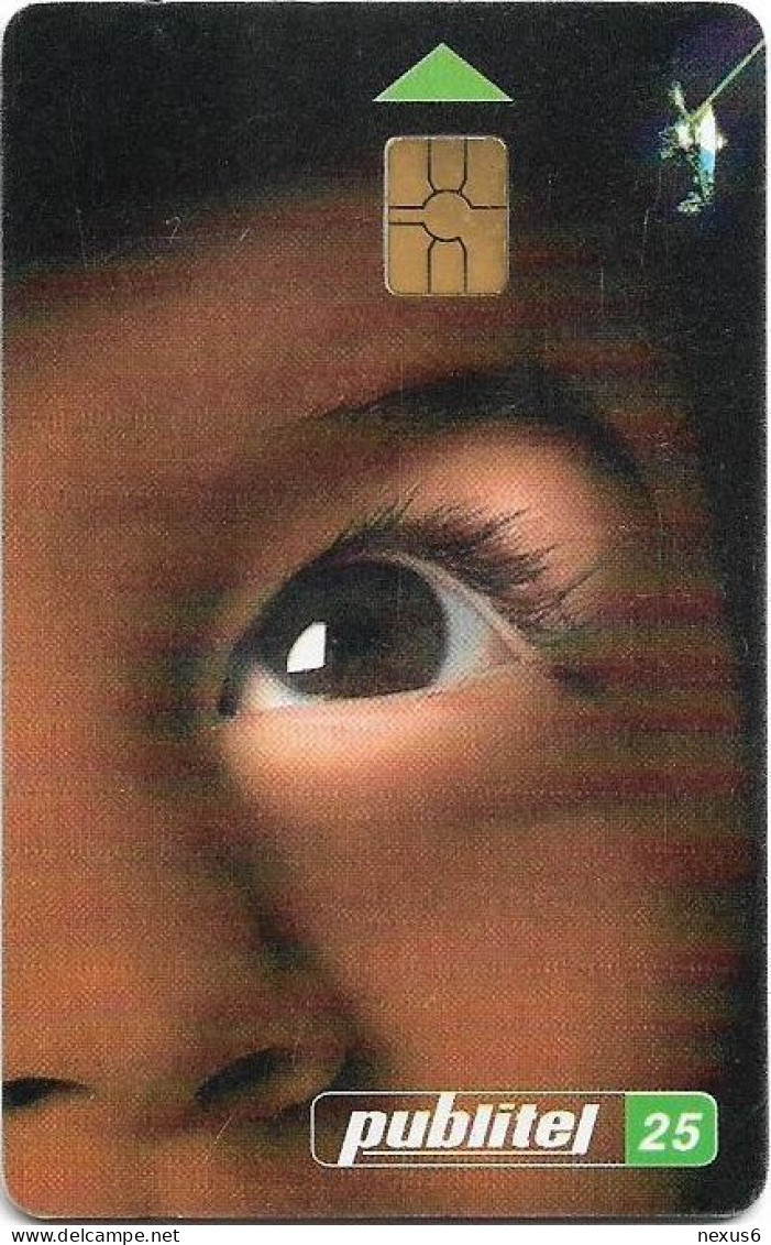El Salvador - Publitel (Chip) - Child's Eye (Reverse A), Chip Gem5 Black, 1999, 25₡, Used - El Salvador