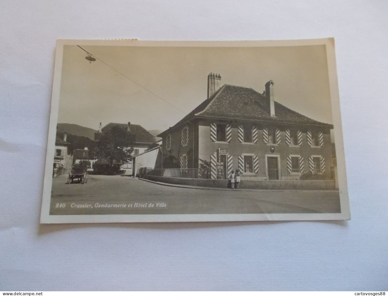 CRASSIER  VAUD ( SUISSE ) LA GENDARMERIE ET L HOTEL DE VILLE  ANIMEES ATTELAGE TIMBRE EXPOSITION ZURICH 1939 - Crassier