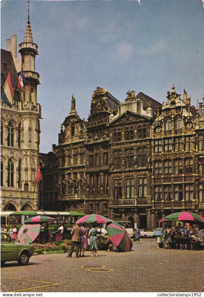 BRUSSELS, MARKET PLACE, ARCHITECTURE, CARS, BUS, UMBRELLA, FLAGS, BELGIUM - Markten