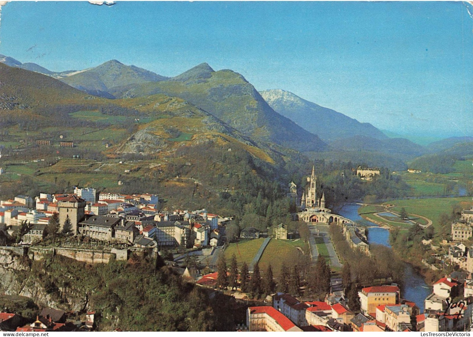 FRANCE - Lourdes - Le Château-fort - Les Sanctuaires Et Le Gave - Colorisé - Carte Postale - Lourdes