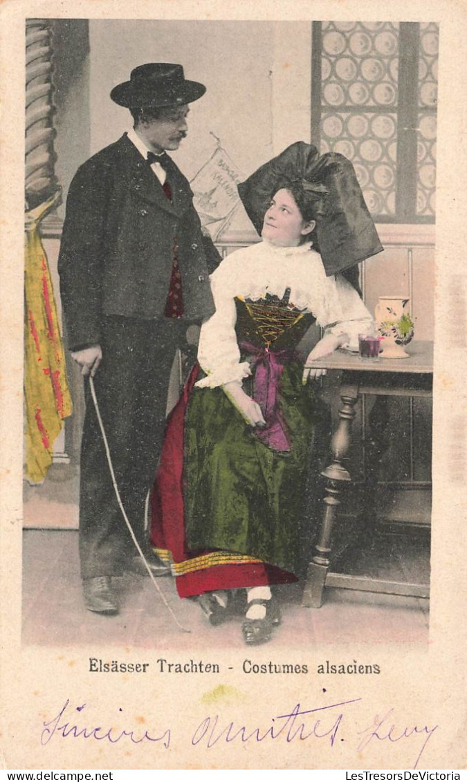 FRANCE - Alsace -  Un Homme Et Une Femme En Costumes Alsaciens - Colorisé - Carte Postale Ancienne - Alsace