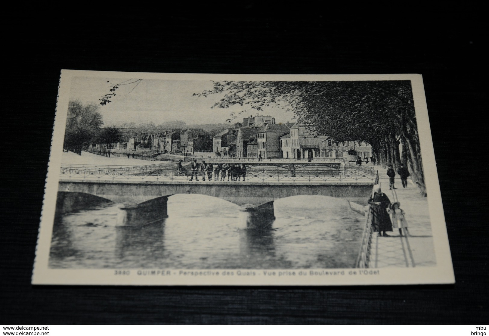 A9876                QUIMPER, PERSPECTIVE DES QUAIS / ANIMEE - Quimper