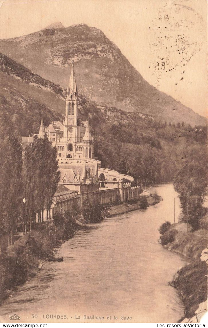 FRANCE - Lourdes - La Basilique Et Le Gave - Carte Postale - Lourdes