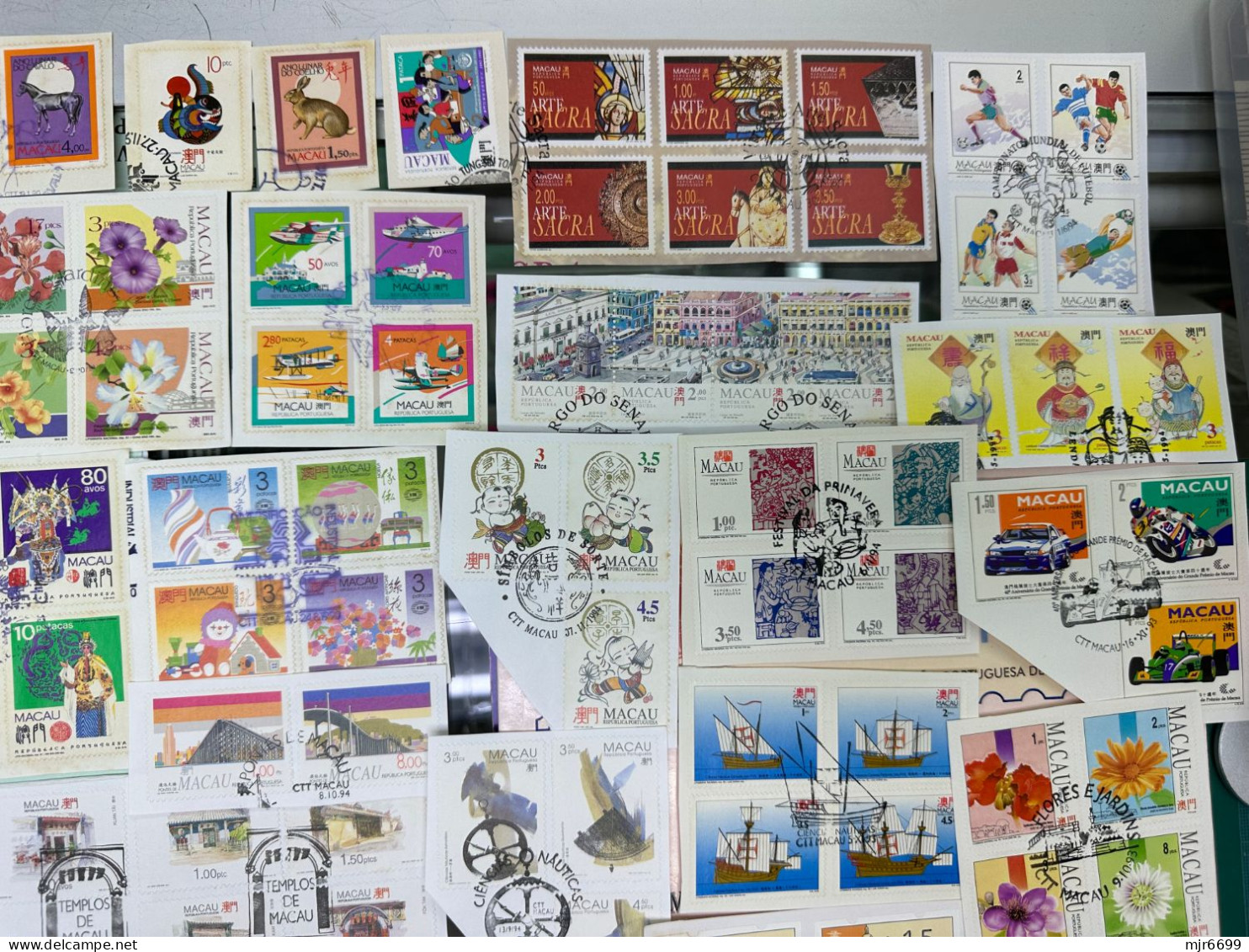 MACAU LOT OF 50 SETS OF STAMPS ON PAPER, PLEASE SEE THE PHOTOS, AS LOW AS 50CENTS EACH - Verzamelingen & Reeksen