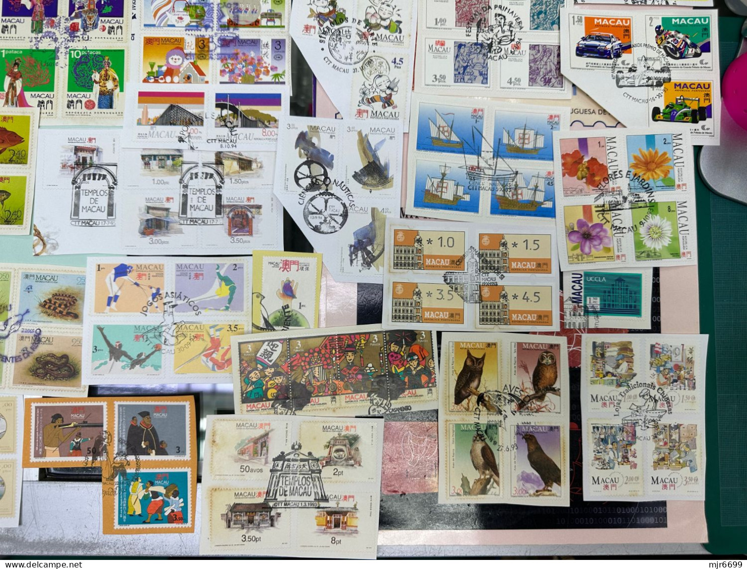 MACAU LOT OF 50 SETS OF STAMPS ON PAPER, PLEASE SEE THE PHOTOS, AS LOW AS 50CENTS EACH - Verzamelingen & Reeksen