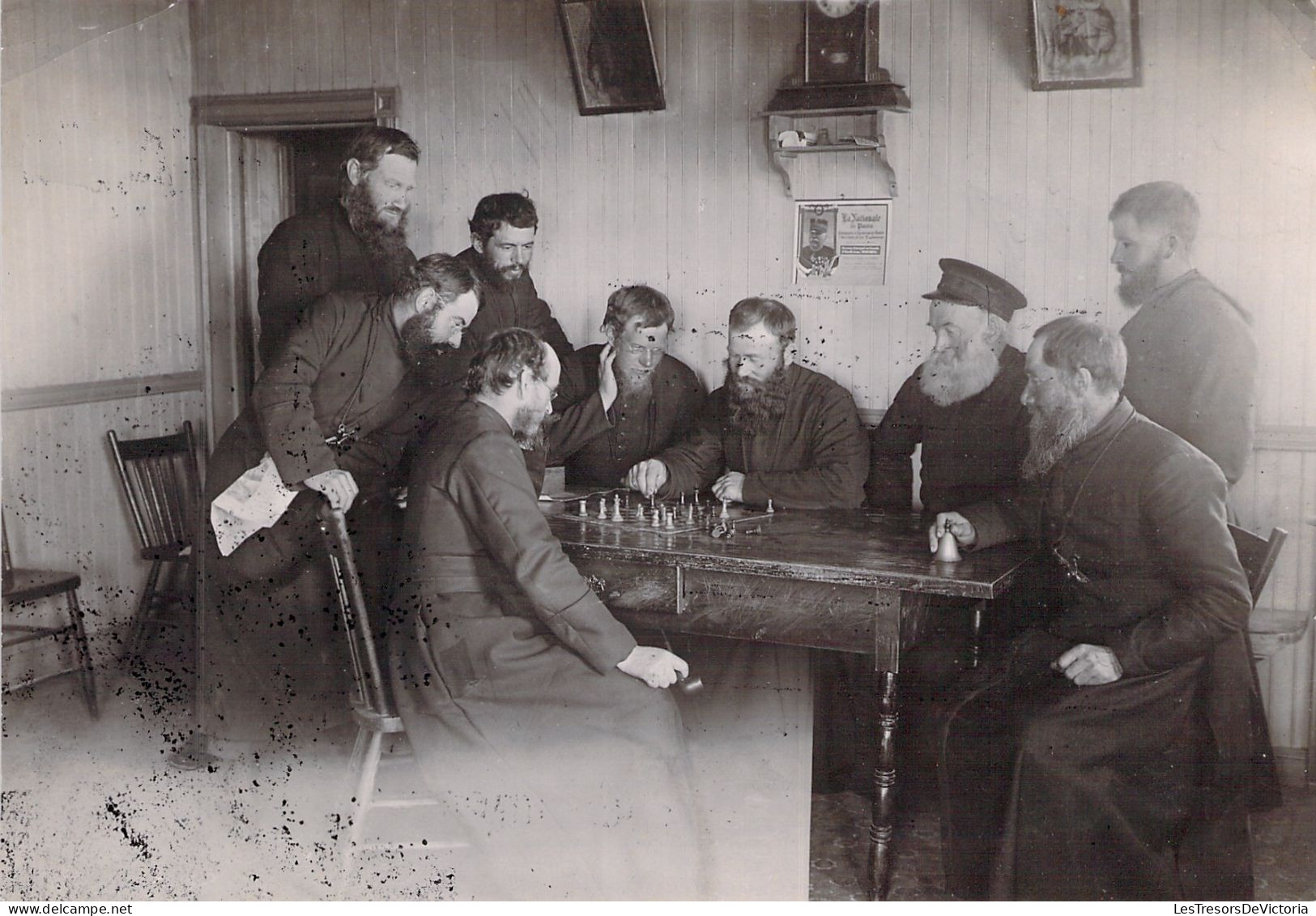 PHOTOGRAPHIE - Hiermont - Recreation Des Freres Coadjuteurs - Partie D'echec - Jeu Entre Pretres - 15x10.5cm - - Anonymous Persons