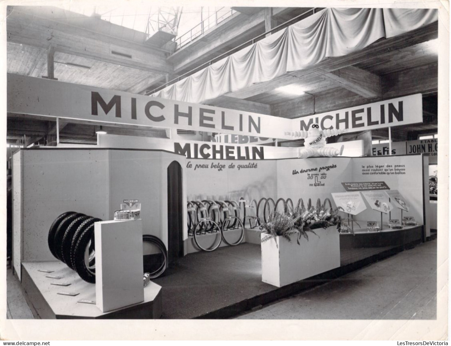 PHOTOGRAPHIE - Publicité - Michelin - Salon Exposition - Pneu - 24x18.5cm - - Objets