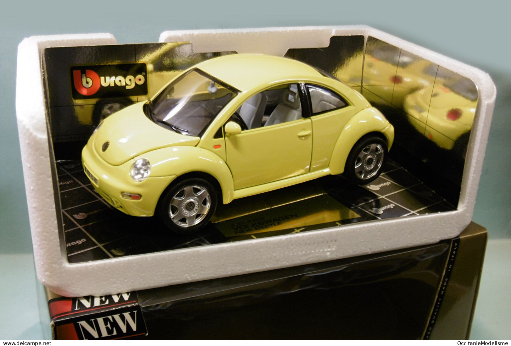 Bburago - VOLKSWAGEN NEW BEETLE 1998 Jaune Réf. 3302 Burago BO 1/18 - Burago