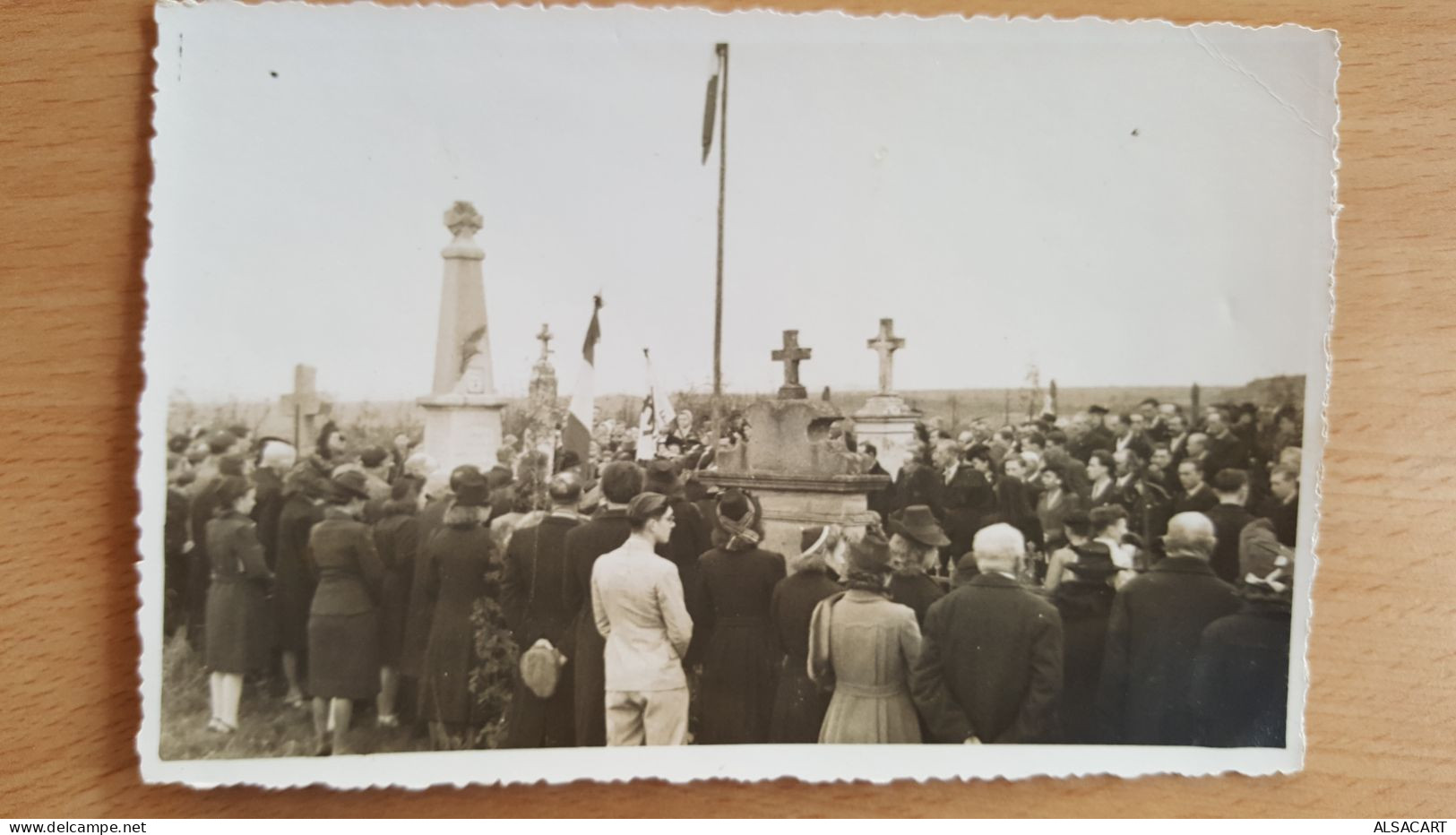 Carte Photo , Monument Aux Morts à Situer - To Identify