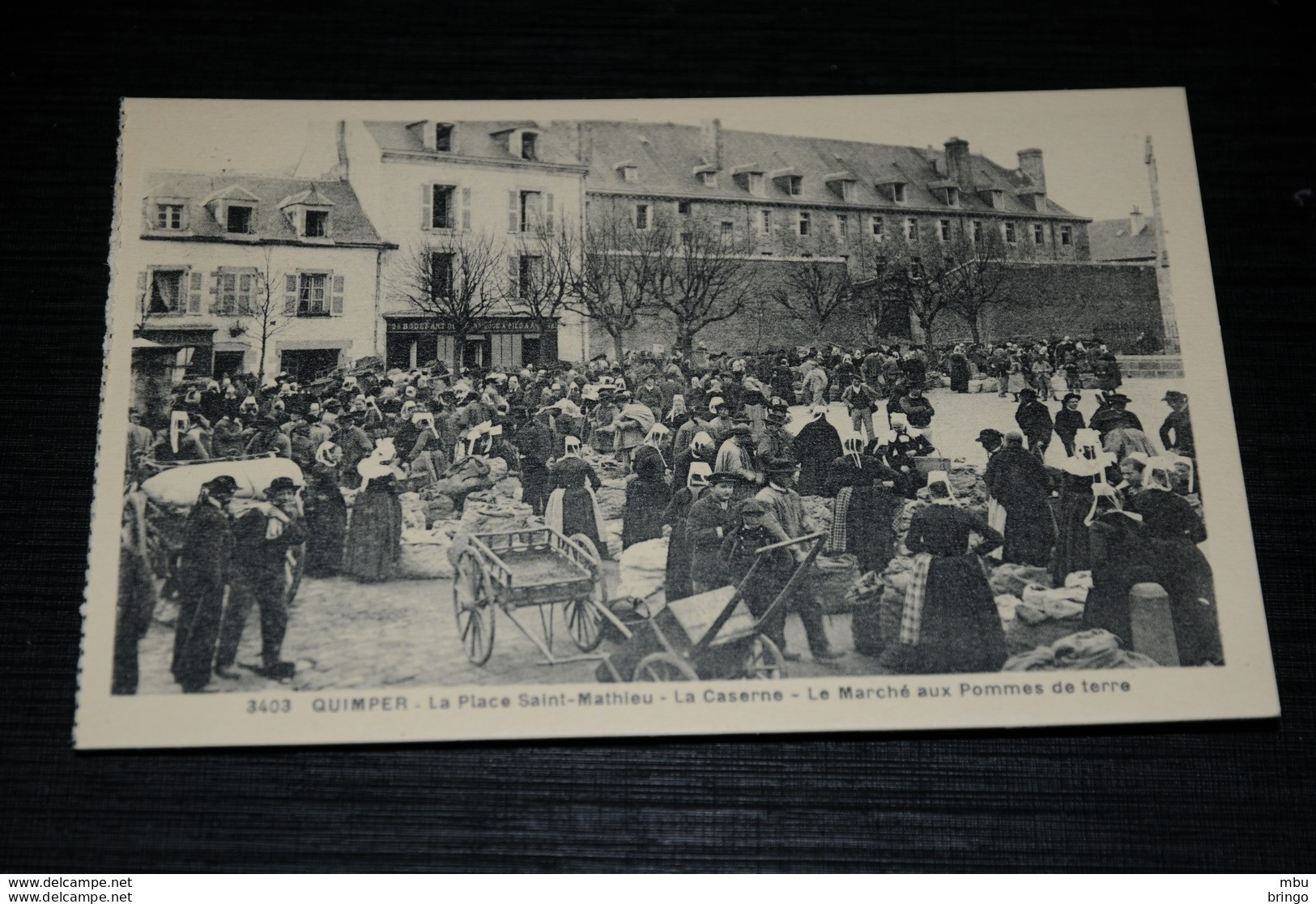 A9937           QUIMPER, LA PLACE SAINT-MATHIEU, LA CASERNE, LE MARCHE AUX POMMES DE TERRE / ANIMEE - Quimper