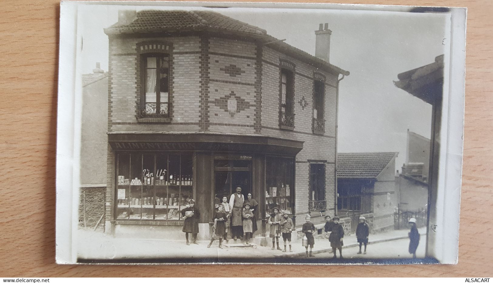 Carte Photo , Epicerie , Rue En Pente , Mur En Briques - Cafés