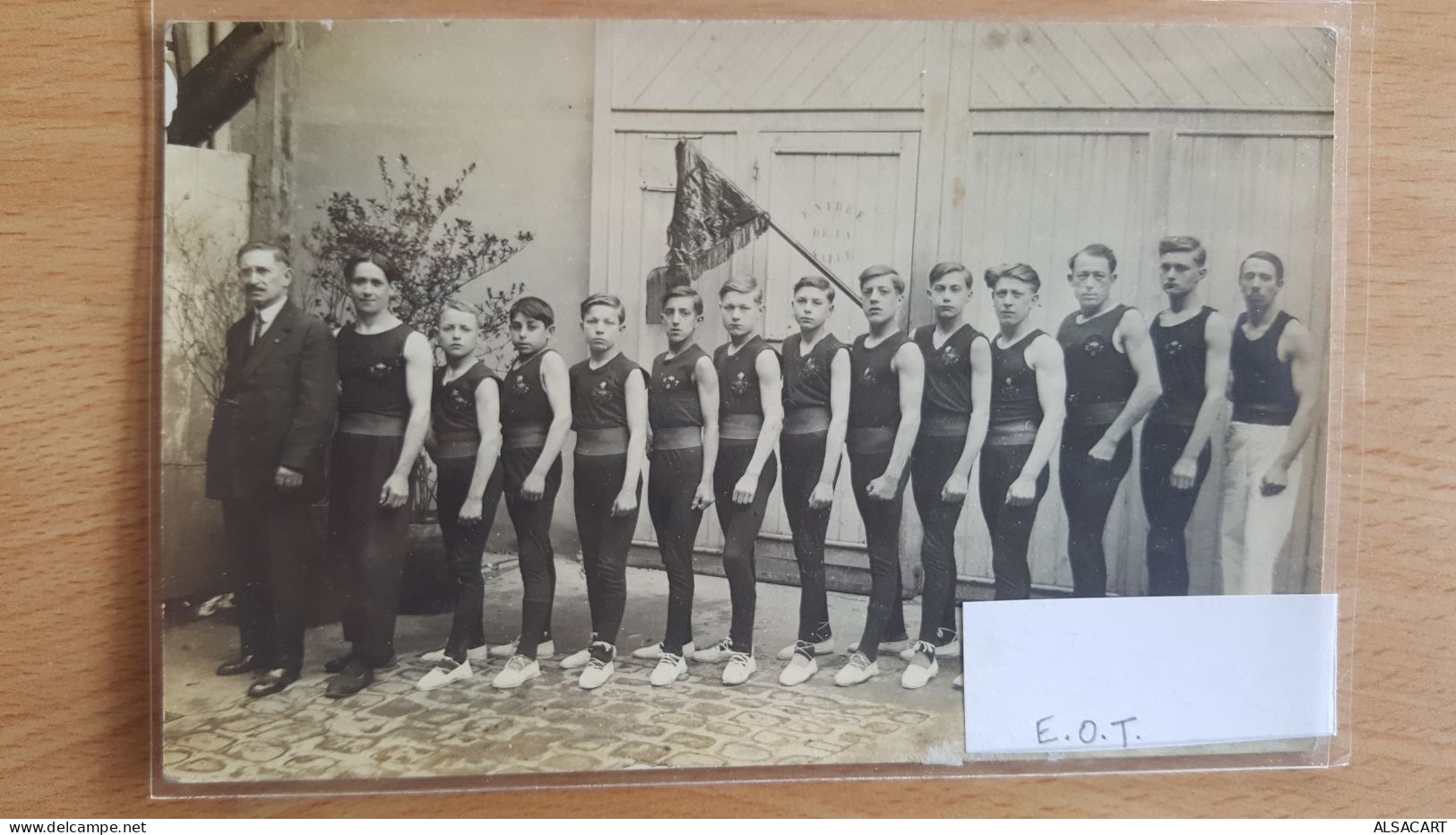 Carte Photo ,  D'un Groupe De Sportif , Sur Maillot EOT - Other & Unclassified