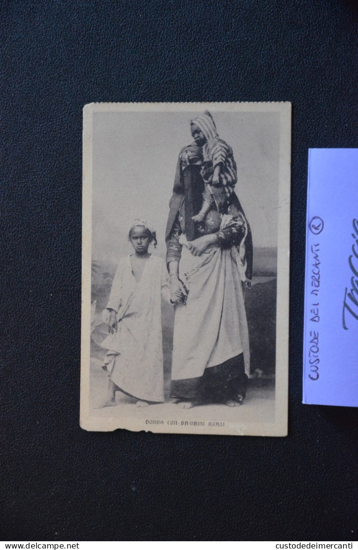 CARTOLINA AFRICA COLONIALI COLONIE LIBIA TRIPOLI DONNA CON BAMBINI ARABI BURQA VG 1913 TIMBRO POSTA MILITARE - Libia