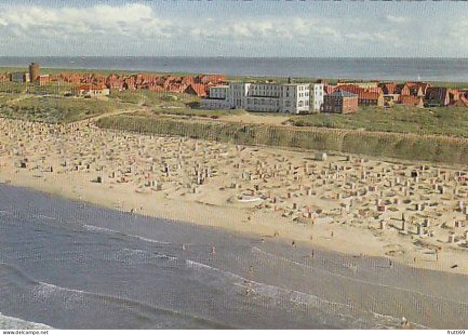 AK 177856 GERMANY -Juist - Strand Mit Kurhaus Und Inseldorf - Juist