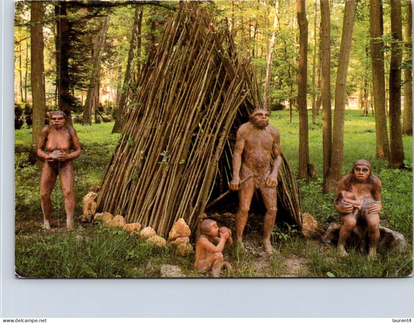 9-11-2023 (1 V 43) France- Parc De Saint Vrain (Cromagnon Man Village - House) Early European Modern Humans - Saint Vrain