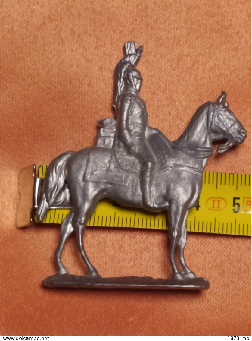 CUIRASSIER , 1/2 RONDE BOSSE OU PLAT D'ETAIN A PEINDRE - Figuren