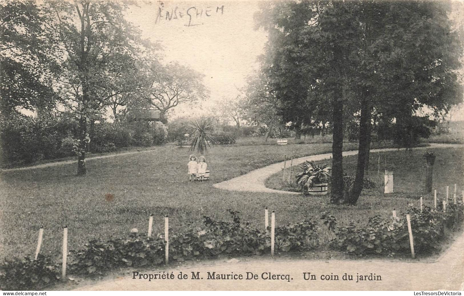 BELGIQUE - Anzegem - Propriété De M Maurice De Clercq - Un Copin Du Jardin - Poupées Assises - Carte Postale Ancienne - Anzegem