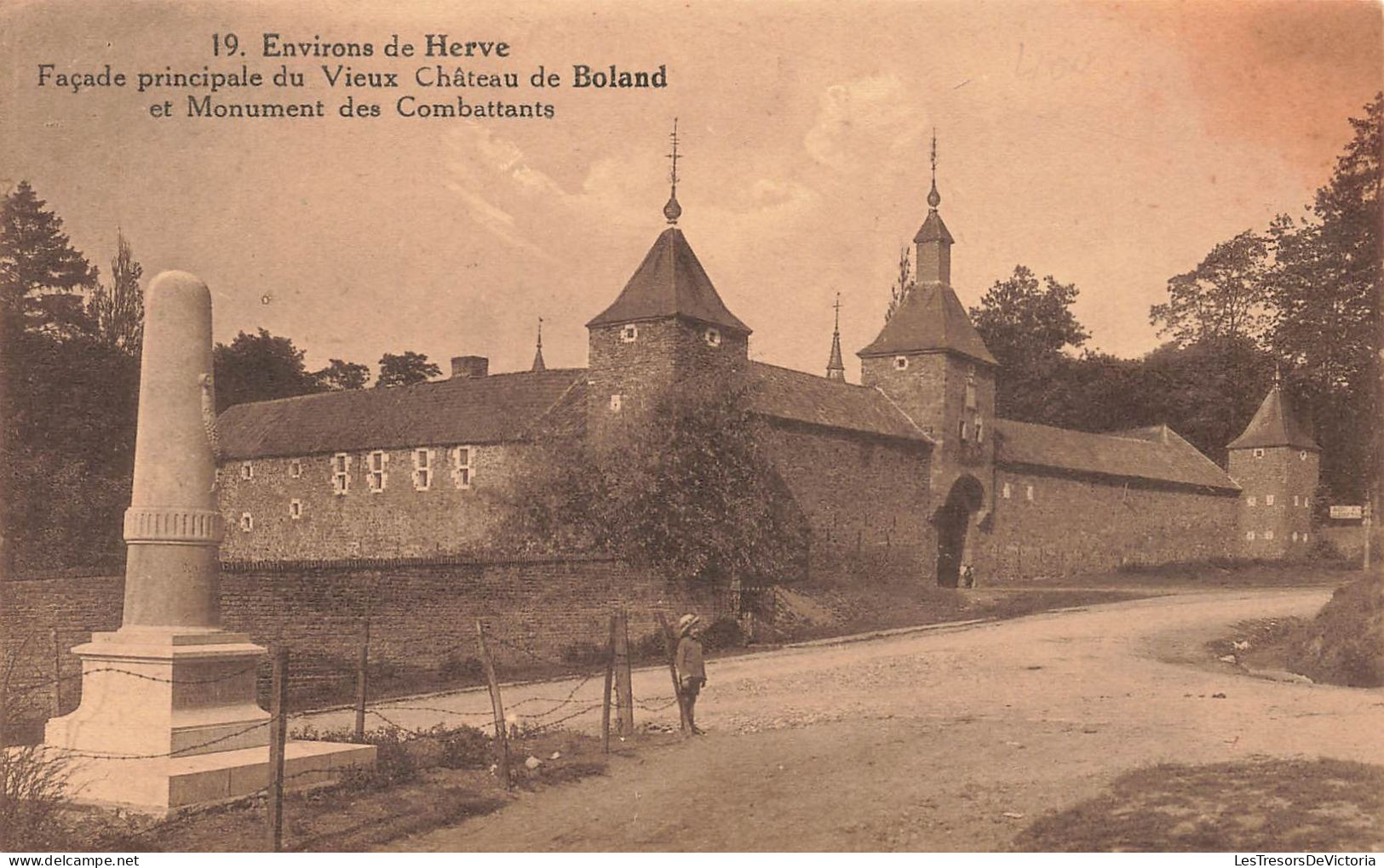 BELGIQUE - Herve - Façade Principale Du Vieux Château De Boland Et Monumet Des Combattants - Carte Postale Ancienne - Herve