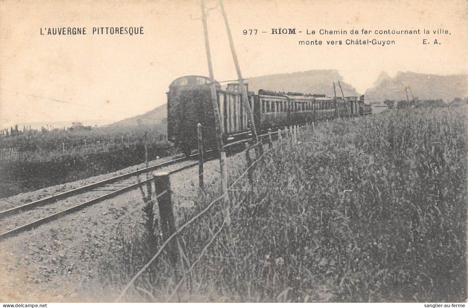 CPA 63 RIOM / LE CHEMIN DE FER CONTOURNANT LA VILLE / MONTE VERS CHATILLON - Riom