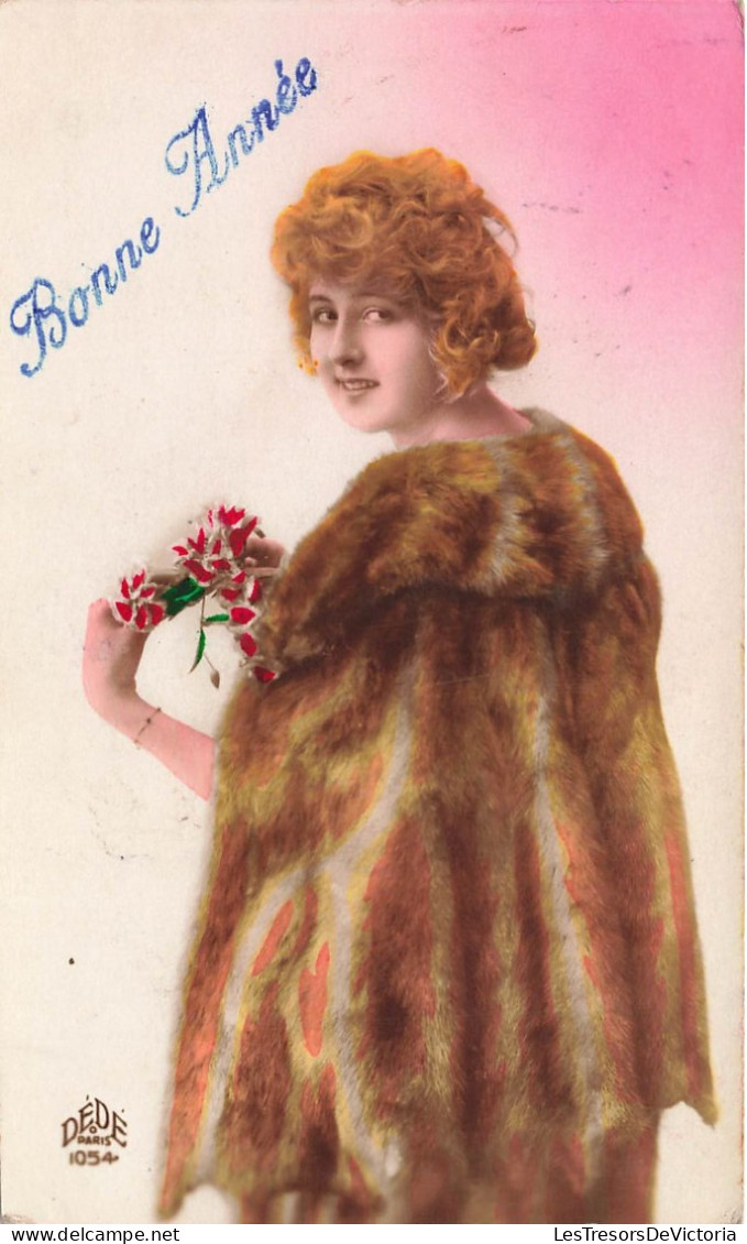 FANTAISIE - Femme - Bonne Année - Femme En Manteau De Fourrure - Carte Postale Ancienne - Frauen