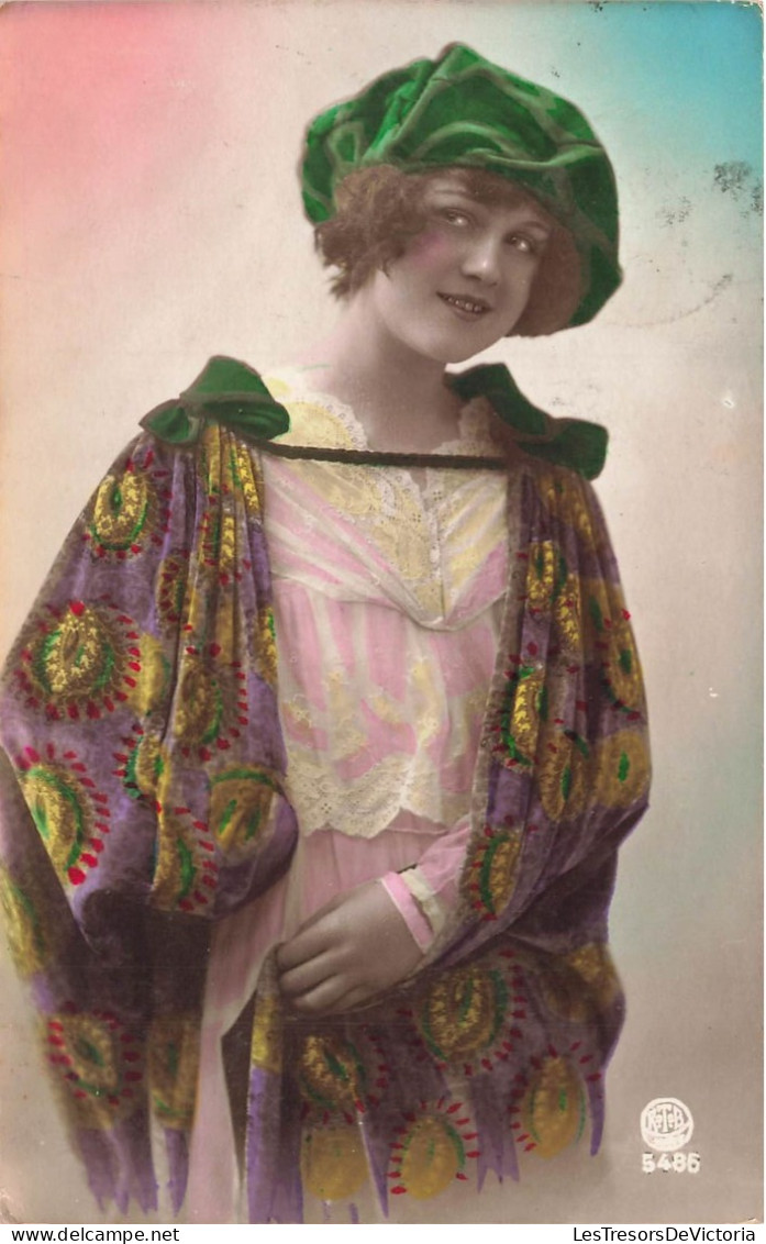 FANTAISIE - Femme -Femme Avec Une Cape De Matador - Béret Vert - Carte Postale Ancienne - Women