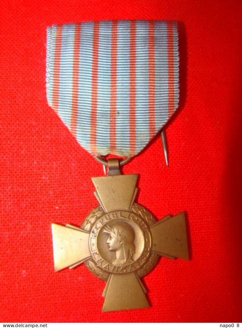 Croix Du Combattant Modèle 1914 - 1918 ( Décret Du 28 Juin 1930 ) - France