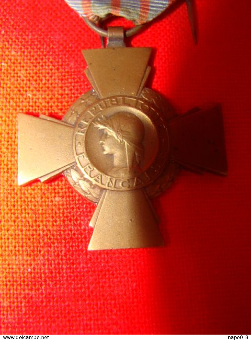 Croix Du Combattant Modèle 1914 - 1918 ( Décret Du 28 Juin 1930 ) - Francia