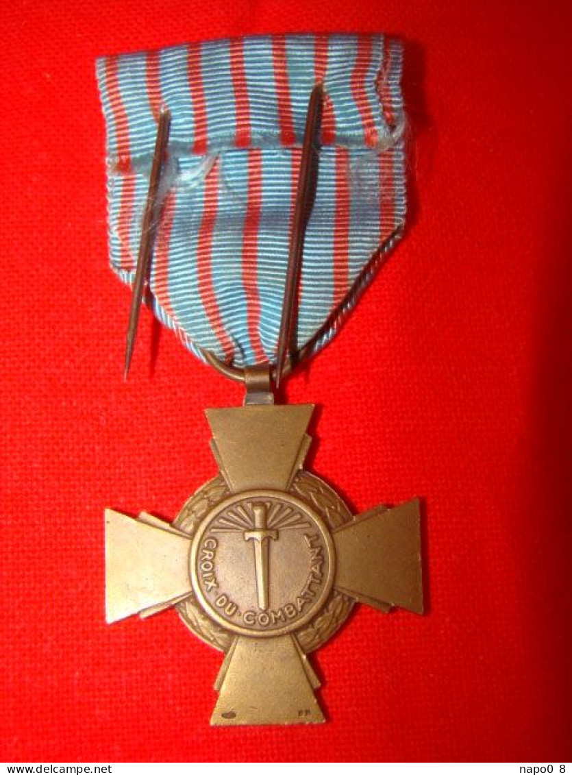 Croix Du Combattant Modèle 1914 - 1918 ( Décret Du 28 Juin 1930 ) - Francia