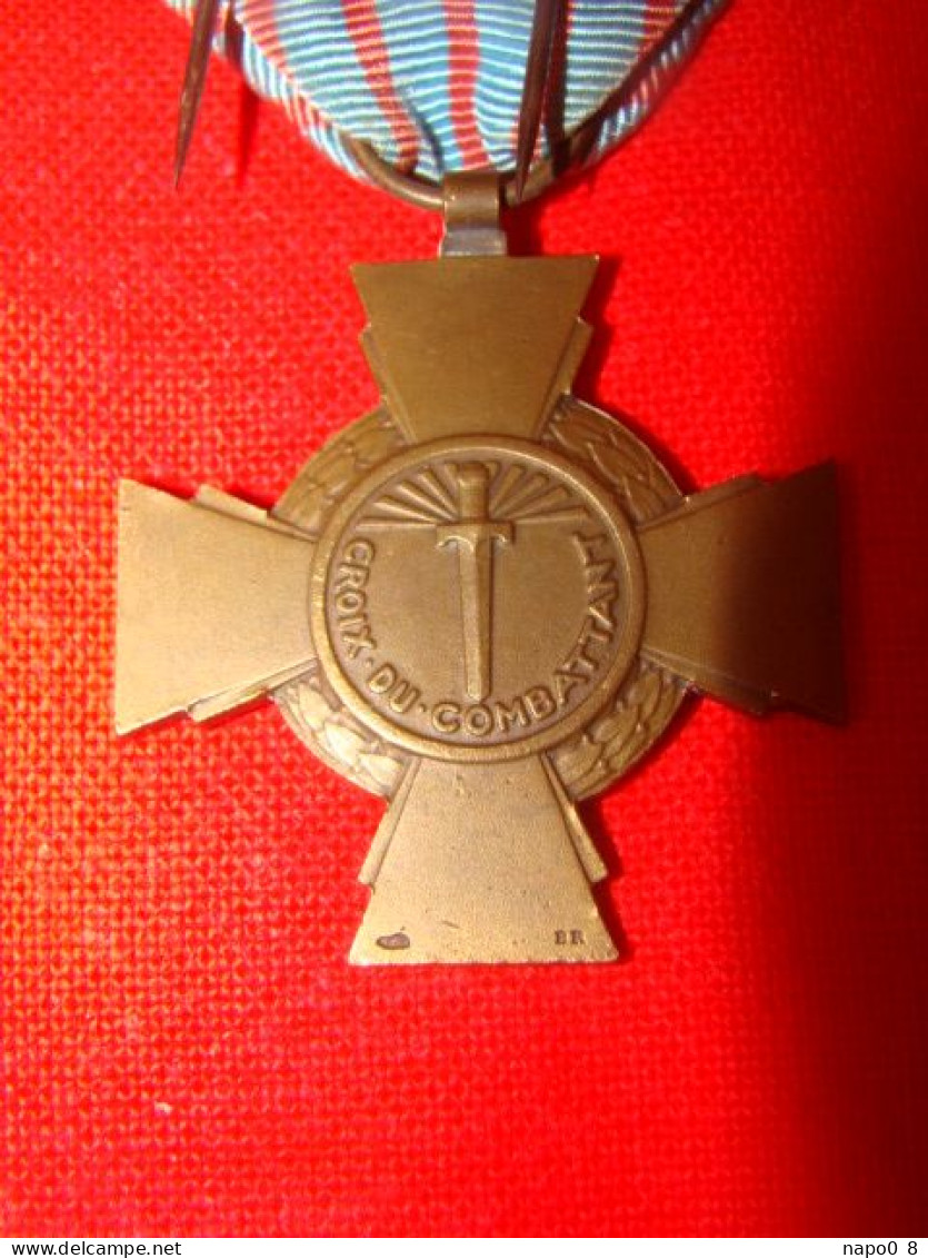 Croix Du Combattant Modèle 1914 - 1918 ( Décret Du 28 Juin 1930 ) - Francia