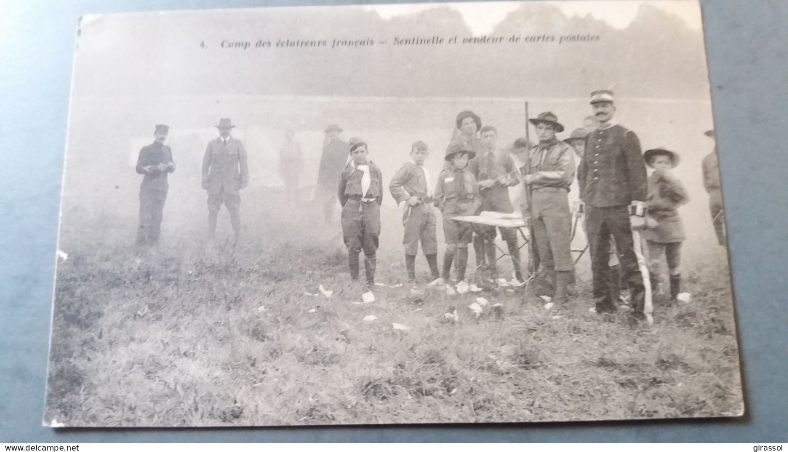 CPA CAMP DES ECLAIREURS FRANCAIS SENTINELLE ET VENDEUR DE CARTES POSTALES ANIMATION  SCOUT SCOUTISME 1910 - Scoutisme