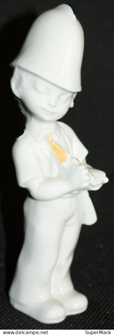 Statuette Porcelaine Blanche - Policier Anglais BOBBY - Non Classificati