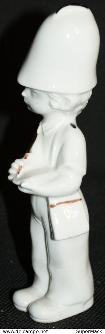 Statuette Porcelaine Blanche - Policier Anglais BOBBY - Unclassified