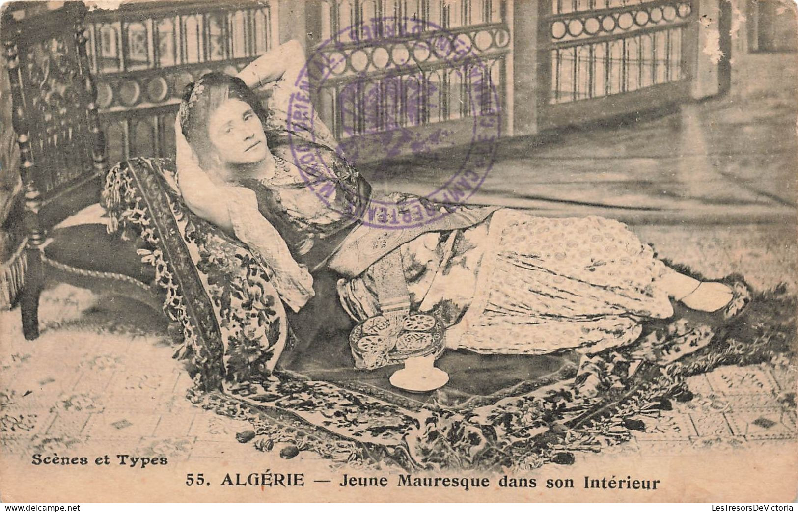 ALGERIE - Jeune Mauresque Dans Son Intérieur - Carte Postale Ancienne - Vrouwen