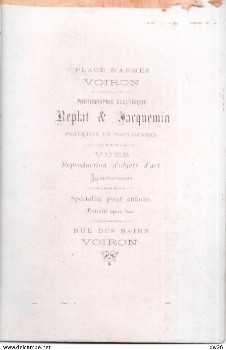Photographie électrique - Replat & Jacquemin, Photographe à Voiron, Place D'Armes - Famille Avec Fillette - Anciennes (Av. 1900)