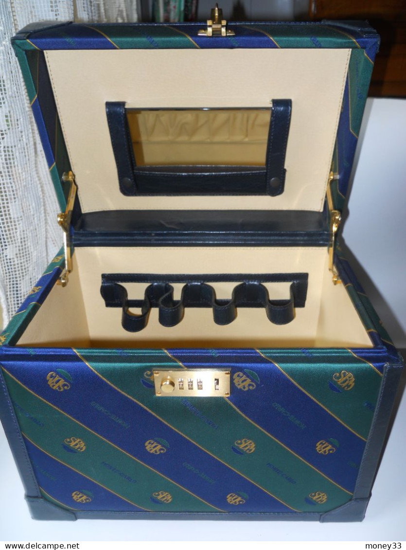 Ensemble De Voyage Vanity Case Et Housse Vêtements Au Sigle Société Des Bains De Mer De Monaco - Andere & Zonder Classificatie