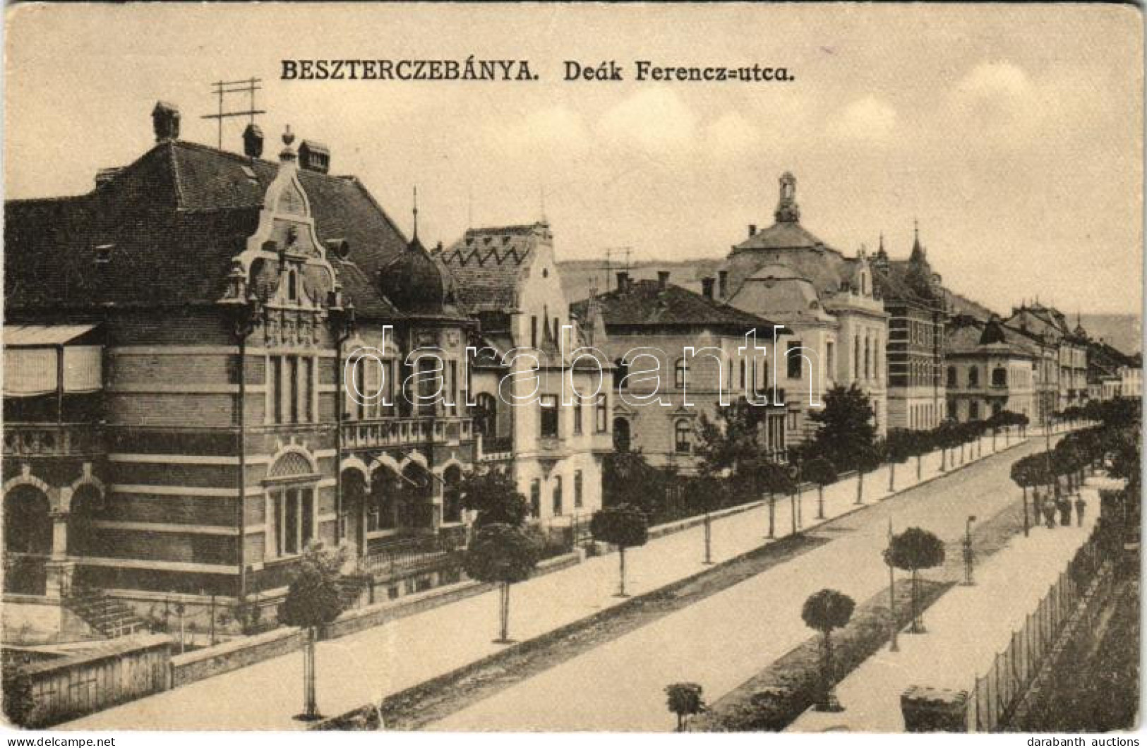 * T2/T3 Besztercebánya, Banská Bystrica; Deák Ferenc Utca. Machold F. Kiadása / Street (gyűrődés / Crease) - Non Classificati