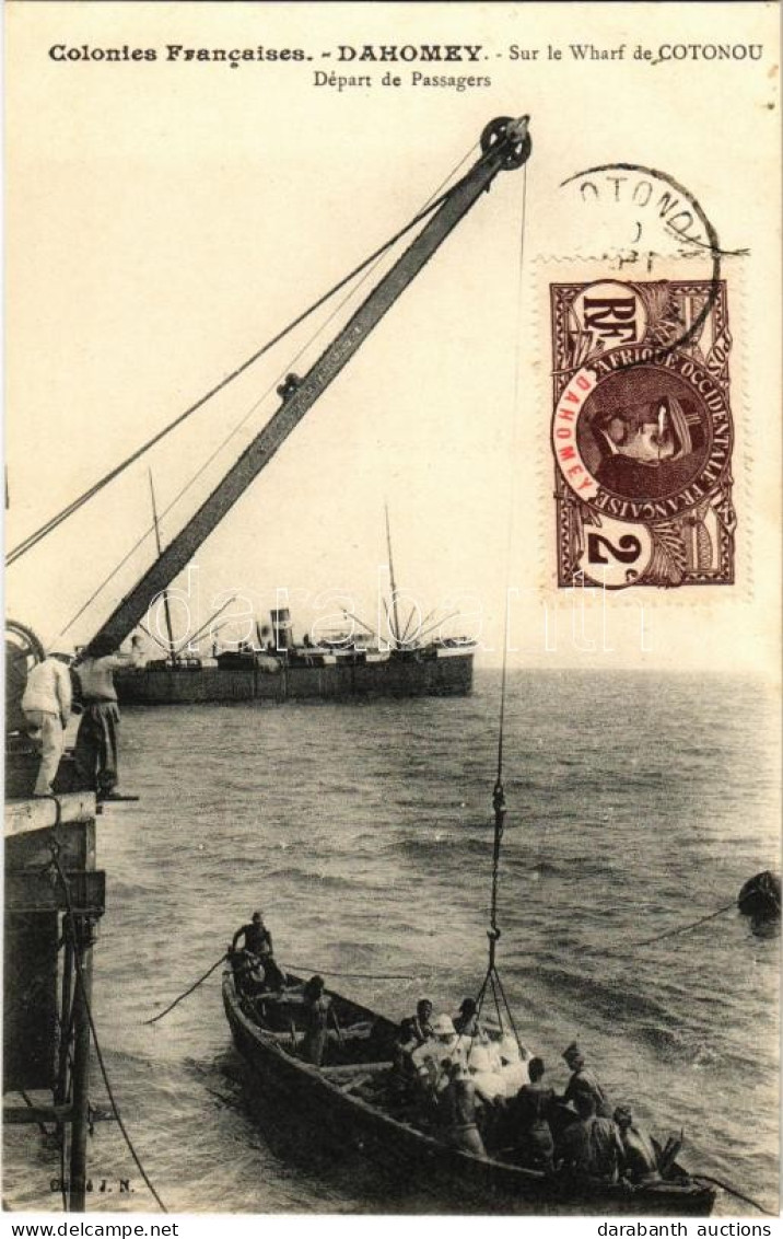 * T1 Cotonou, Sur Le Wharf, Départ De Passagers / Steamship, Boat, Crane - Zonder Classificatie