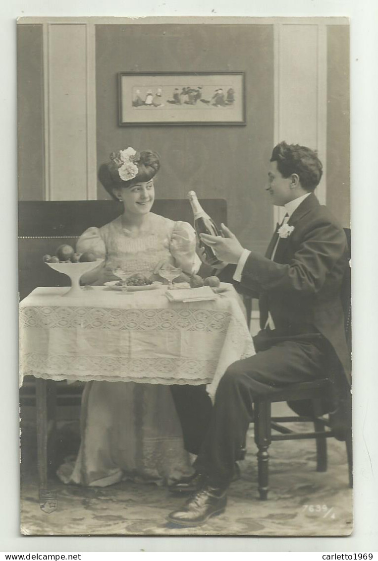 COPPIA MENTRE BRINDA   1910  - VIAGGIATA FP - Couples